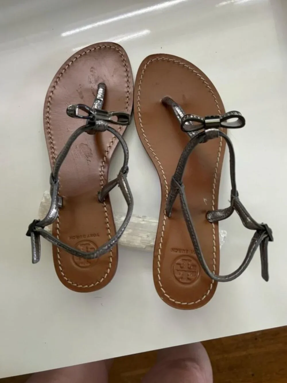 Tory Burch Bryn Pave Bow Flat Thong Sandals.